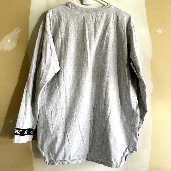 Nike The Nike Tee Long Sleeve Cuff Logo T-Shirt Curved Hem Side Slits Gray L - Picture 6 of 6